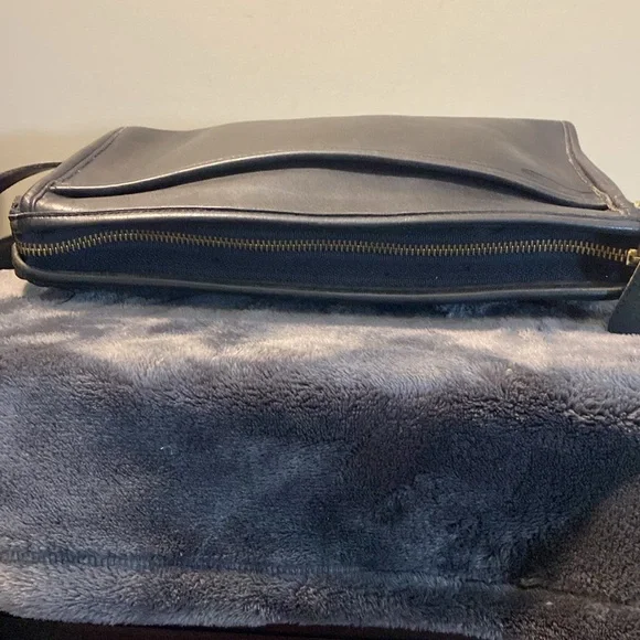 Coach vintage beautiful black bag. - Picture 5 of 9